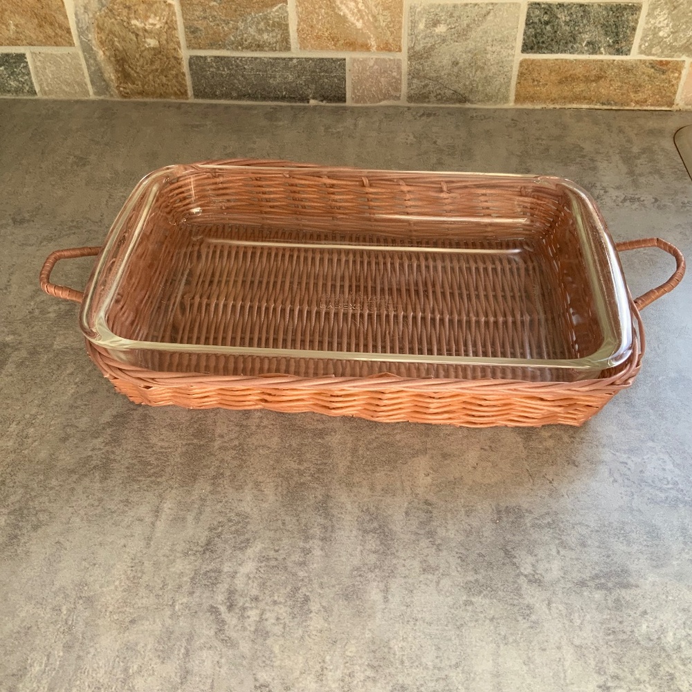 Vintage 7” x 11” Pyrex Clear Glass Pan With Woven Basket With Handles